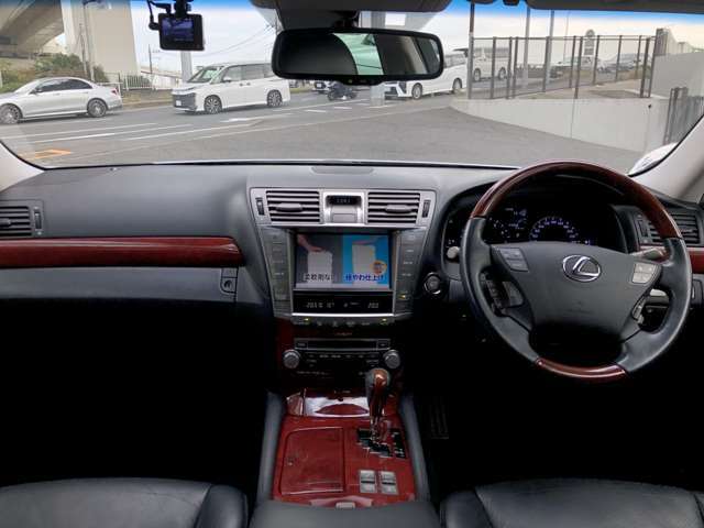 弊社は在庫の回転が速くご来店の際、なくなっている可能性もありますので事前に 0120-718-016 へご連絡いただけますと幸いです。