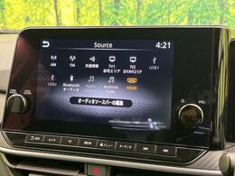 【純正ナビ】人気の純正ナビを装備しております。ナビの使いやすさはもちろん、オーディオ機能も充実！キャンプや旅行はもちろん、通勤や買い物など普段のドライブも楽しくなるはず♪