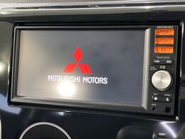 【純正ナビ】人気の純正ナビを装備しております。ナビの使いやすさはもちろん、オーディオ機能も充実！キャンプや旅行はもちろん、通勤や買い物など普段のドライブも楽しくなるはず♪