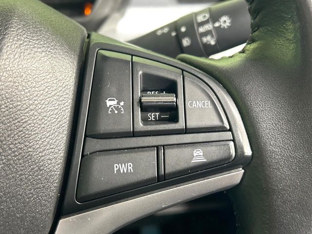 【アダプティブクルーズコントロール】高速道路での長距離走行が楽に！！自動で速度を保つクルーズコントロールが、衝突軽減システムと連携し、前方の車両を感知して車間を保つように速度調節してくれます！！