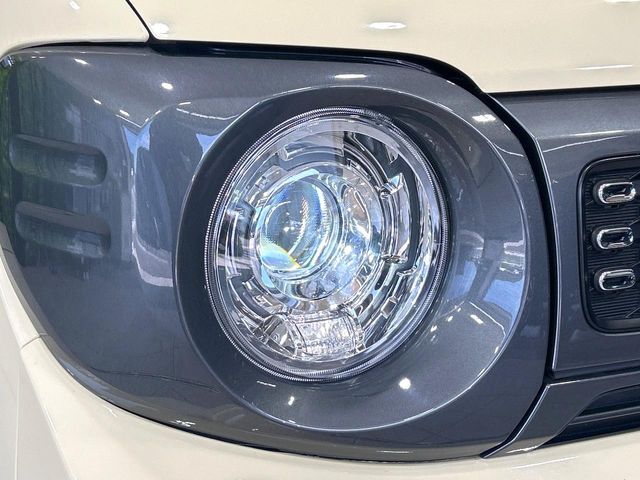 【LEDヘッドライト】悪天候や夜間走行時も良好な視界を確保し安心して運転できる高輝度LEDヘッドライトを装備！点灯速度が早く、消費電力も抑えられています。