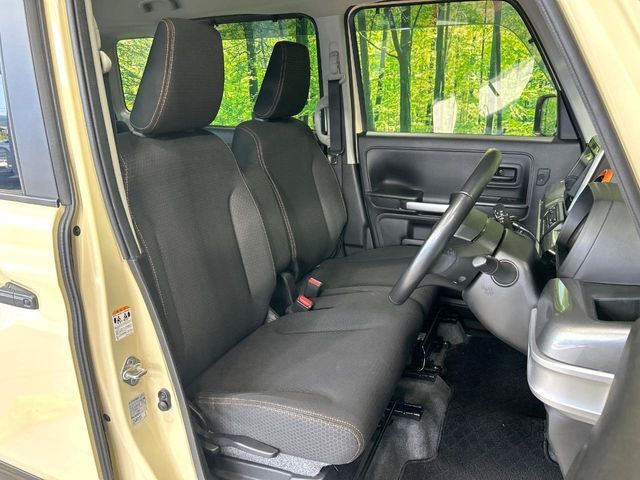 運転席シート廻りは使用感も少なく、良好な状態となっています。丁寧に使われていたことがよくわかりますね。