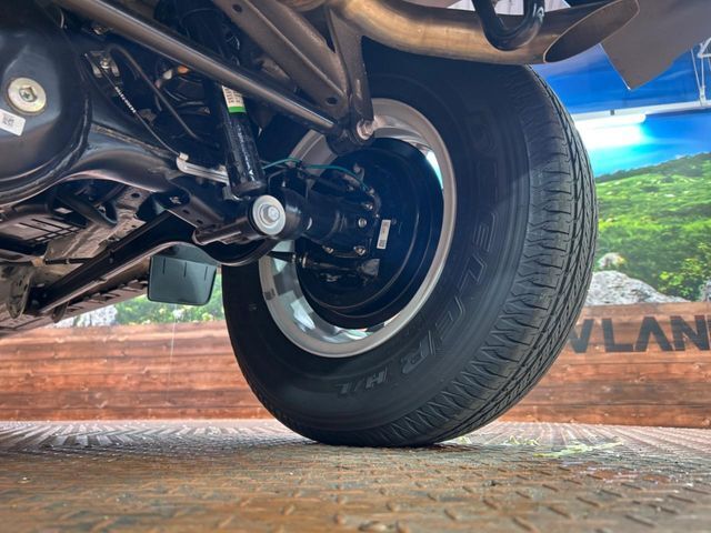 お車を安心してお乗りいただく為には、足回りの定期点検が欠かせません。サービスサポート（有償保証）では無料点検もご提供しており、安心のカーライフをお過ごしいただけるサポート体制が整っています。