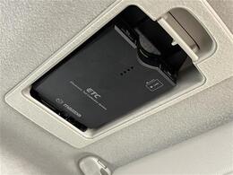 【ETC】有料道路を利用する際に料金所で停止することなく通過できる、ETC車載器（ノンストップ自動料金収受システム機器）が装備されています。セットアップを行うことで利用可能になります。