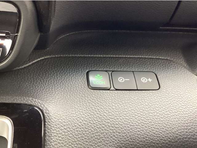 ECON・燃費のいい運転時にはメーター内の証明がグリーンに。クルマ全体を低燃費モードにします、あなたのエコ運転を、あの手この手でサポートします。