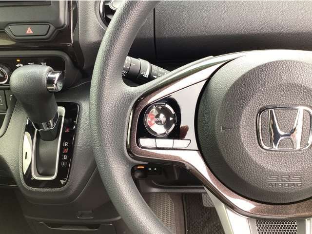 便利なステアリングスイッチも装備！運転中のオーディオ操作も安心です☆彡