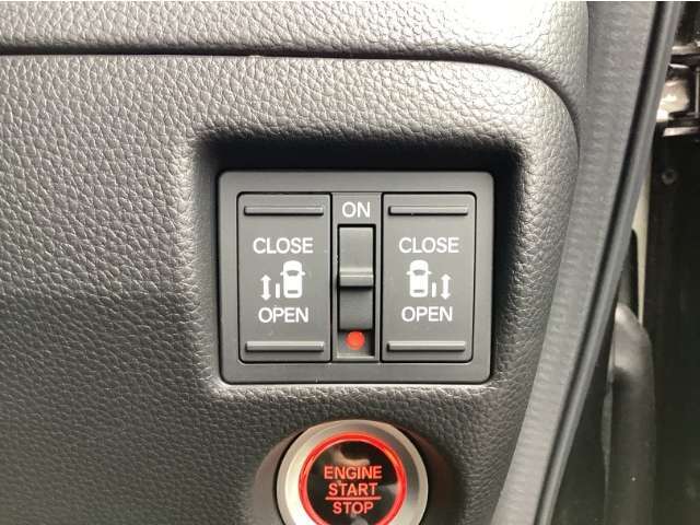 両側電動スライドドア装備！運転席からボタン一つで開閉可能です♪