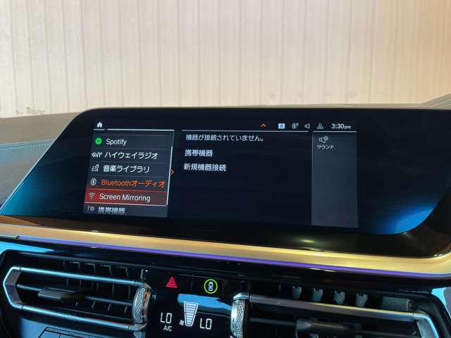 LIBERALAは輸入車と本を愛される方々に少しだけ上質な時間が過ぎていくように、落ち着きのある空間をご用意しております。あなたにぴったりな少しハイセンスな図書館に遊びにいらしてください。