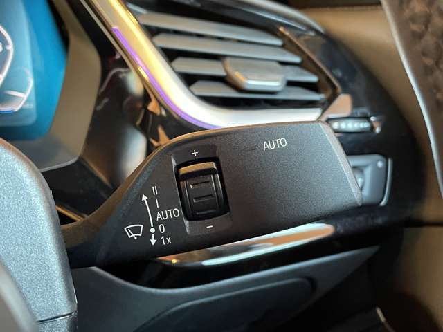 輸入車ディーラー採用のドライブレコーダーも選べます。万が一の事故の際のお守りとしていかがでしょうか？その他様々なオプションをご用意しております。