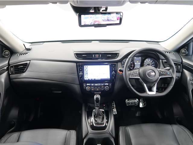 機能的なインパネ回りです！視野が広く、運転しやすいです。