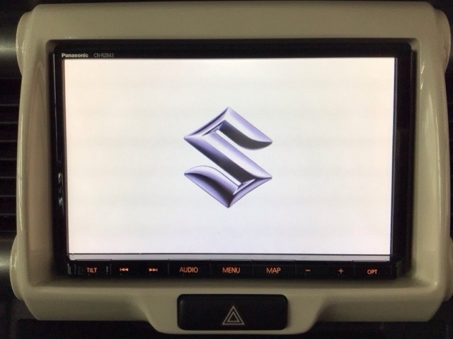 【オーディオ機能】ナビに一体のオーディオは、フルセグTVの他にDVD/CDプレーヤーを装備♪もちろんFM/AMラジオもお聞きいただけますよ♪