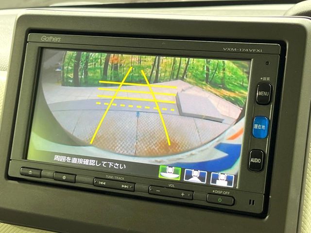 【バックカメラ】駐車時に後方がリアルタイム映像で確認できます。大型商業施設や立体駐車場での駐車時や、夜間のバック時に大活躍！運転スキルに関わらず、今や必須となった装備のひとつです！