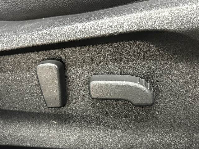 【パワーシート】電動スイッチで操作をし、高さや角度シート位置など最適なシートポジションに細かく設定出来ます☆