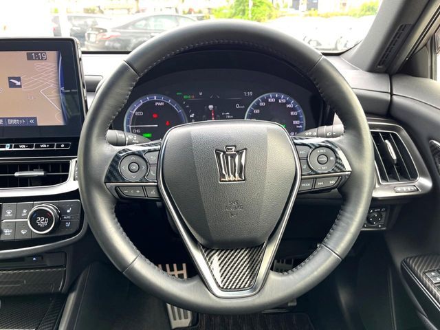 【純正革巻きステアリング】上質な革を使用することで、手にしっかり馴染みとても運転しやすいハンドルです♪