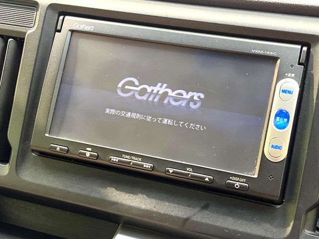 【純正ナビ】人気の純正ナビを装備しております。ナビの使いやすさはもちろん、オーディオ機能も充実！キャンプや旅行はもちろん、通勤や買い物など普段のドライブも楽しくなるはず♪