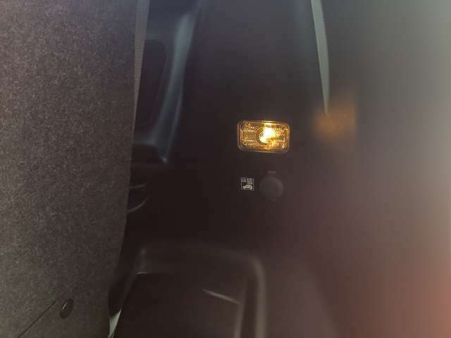 トランク内ランプ