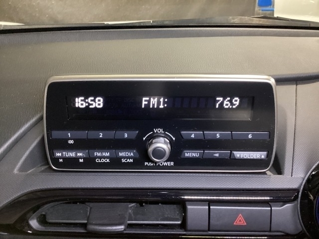 AM/FMラジオ対応のオーディオとtなっております。外部接続にUSBとAUXがあります。
