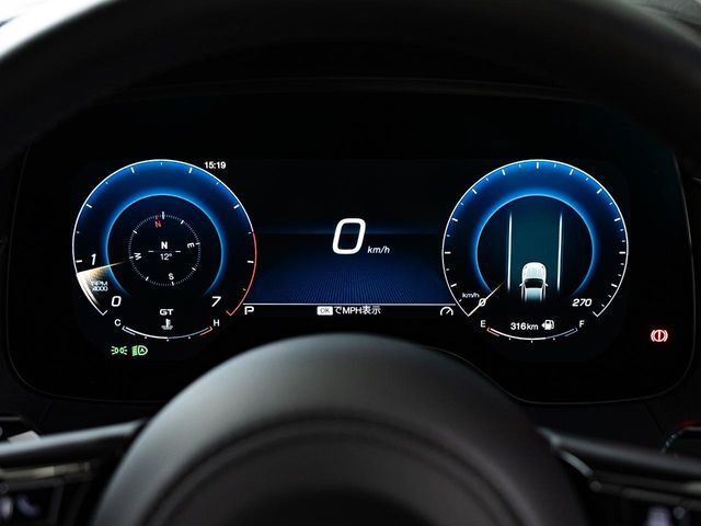 無駄を省いたシンプルなデザインのメーターパネル。