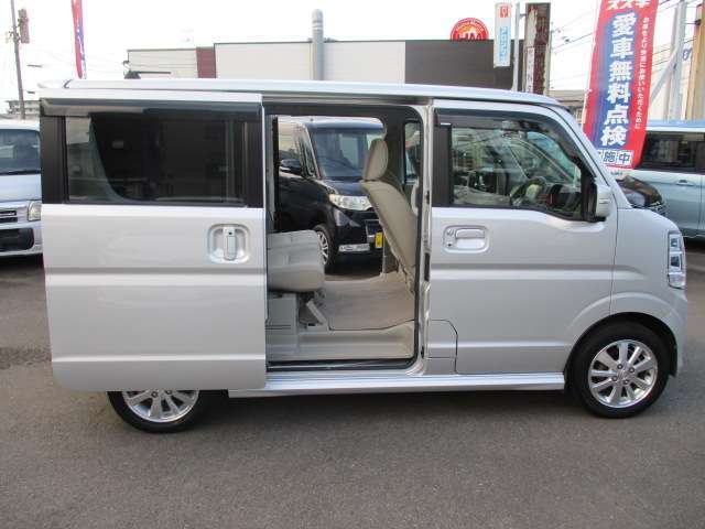 写真だけではこの車の良さは伝わらないかもしれませんので、是非一度現車確認にお越しください☆