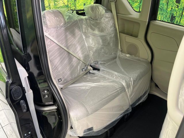 高品質なオリジナルフロアマットもオプションにてご用意しております。お好きなデザインやカラーをお車に合わせて選んでいただくことができます♪