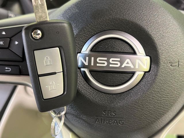 【キーレス】少し離れた場所からでもボタン一つでドアの開錠・施錠ができるのでとっても便利！ドアの鍵穴周りに傷をつけることもありません♪