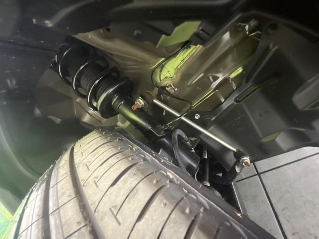 お車を安心してお乗りいただく為には、足回りの定期点検が欠かせません。サービスサポート（有償保証）では無料点検もご提供しており、安心のカーライフをお過ごしいただけるサポート体制が整っています。