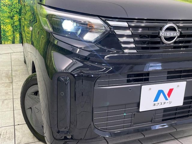 【LEDヘッドライト】悪天候や夜間走行時も良好な視界を確保し安心して運転できる高輝度LEDヘッドライトを装備！点灯速度が早く、消費電力も抑えられています。