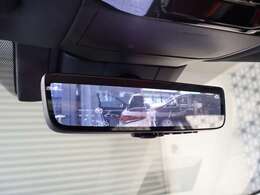 走行中の後方カメラ映像をインナーミラーに表示してくれるデジタルインナーミラーを装備しています☆