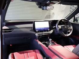 パノラマルーフ、ルーフレール、アドバンスドパーク、オレンジキャリパー、後席電動リクライニング、輻射ヒーター、おくだけ充電、純正ドラレコなどをオプション装備しています♪