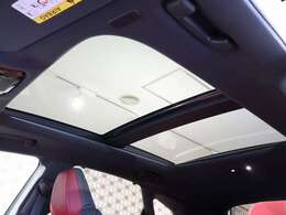 必須メーカーオプションといっても過言では無いと思います！！パノラマサンルーフももちろん装備しています☆