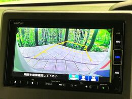 【バックカメラ】駐車時に後方がリアルタイム映像で確認できます。大型商業施設や立体駐車場での駐車時や、夜間のバック時に大活躍！運転スキルに関わらず、今や必須となった装備のひとつです！