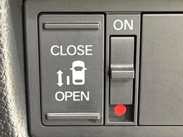 【パワースライドドア】スマートキーや運転席のスイッチでスライドドアの開閉が可能♪電動だから力を入れてドアを開ける必要が無く、小さいお子様でも、重い荷物を持っている時もラクに開け閉めできます♪