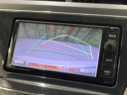 【バックカメラ】駐車時に後方がリアルタイム映像で確認できます。大型商業施設や立体駐車場での駐車時や、夜間のバック時に大活躍！運転スキルに関わらず、今や必須となった装備のひとつです！