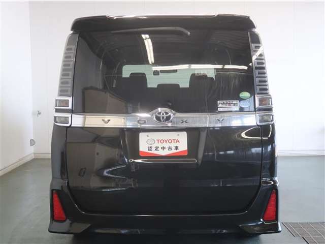 広々とした車内空間に優れた燃費性能。更にデザインも上質で人気のお車です！