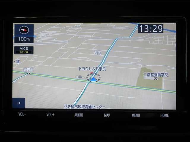 ナビゲーションを装備。タッチパネル式で使いやすく、お出かけもラクラクです。
