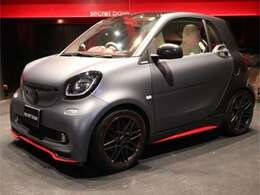 secret base日本橋は予約制、プライベート空間でお車をご覧いただけます。ご来店の際は、必ずお電話にてご予約をお願いいたします。