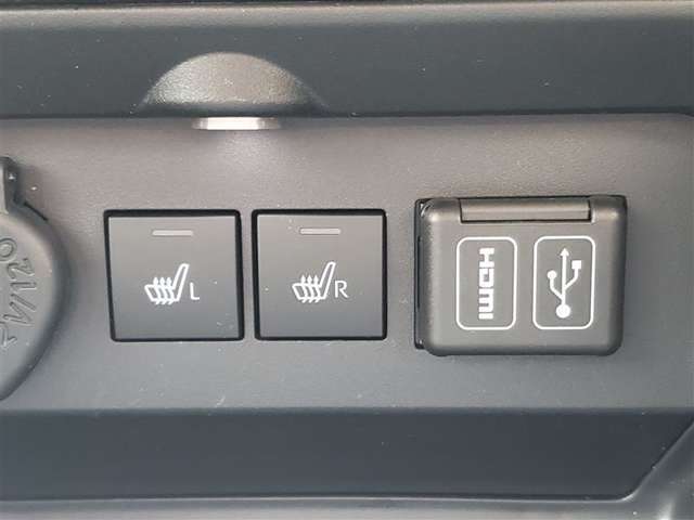 運転席、助手席シ-トにはシ-トヒ-タ-が付いているので、寒い朝も快適～♪