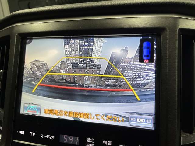 【バックカメラ】運転席から画面上で安全確認ができます。駐車が苦手な方にもオススメな便利機能です。