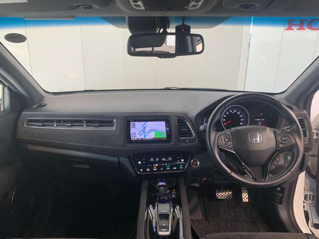 見通しの良い運転席回りとなっておりますので安心して運転をして頂けます！窓が大きいので明るく開放的な室内です