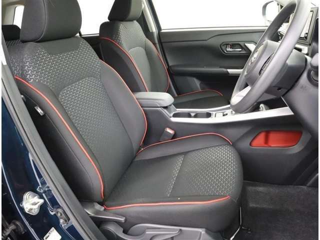 運転席シートまわりになります。