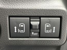 【両側パワースライドドア】スマートキーや運転席のスイッチで後席両側スライドドアの開閉が可能♪電動だから力を入れてドアを開ける必要が無く、小さなお子様でも簡単に開け閉めでき快適です♪