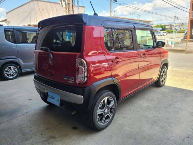 当店の店頭販売車両は納車時にエンジンオイル・オイルフィルター・撥水ワイパーゴム（フロント2本）を新品交換させて頂いております。
