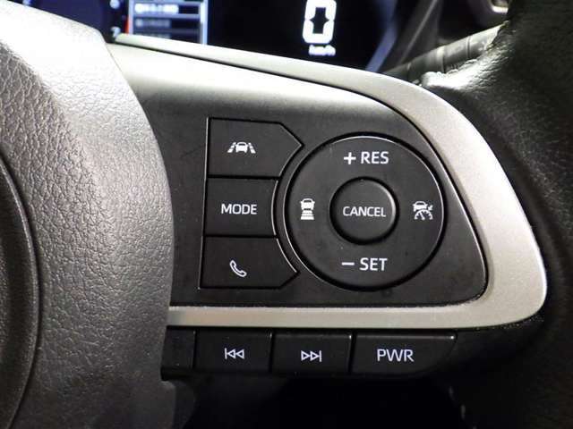 ステアリングスイッチ装備！運転しながら手元でオーディオの操作などができます。