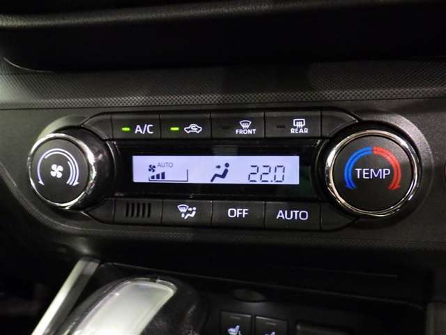【オートエアコン】お好みの温度に設定して頂くと、車内の温度を自動調整♪快適にクルマの中を過ごして頂けます。