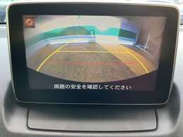 バックカメラがついて後方確認が簡単にできます！苦手としている車庫入れ等も安心して出来ますね！凄く需要の高い装備ですので、最初から付いていれば言う事なしですよね！？