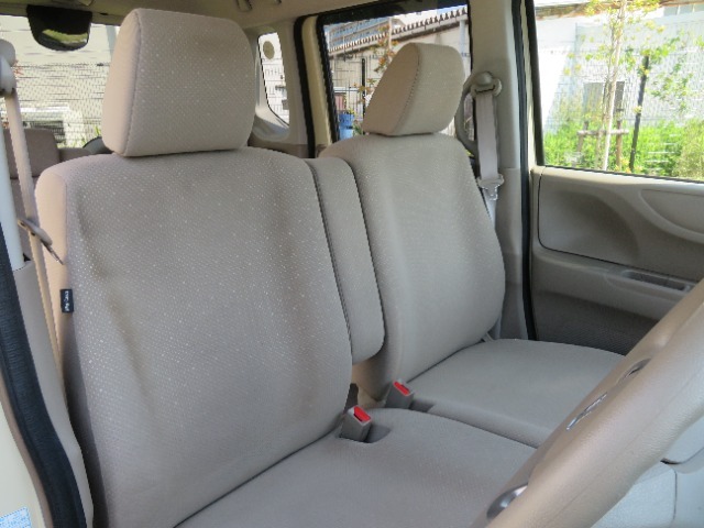 前席の画像です。是非運転席に座っていただき視界等をご確認ください。