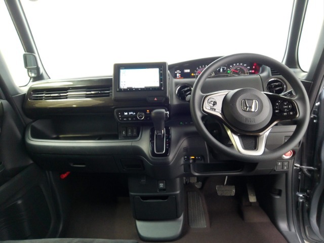 Honda車が初めての方にも扱いやすく分かりやすいインパネ周りと各種スイッチ類です。