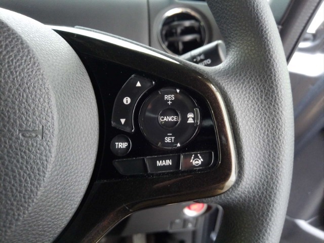 多彩な安心・快適機能を搭載した先進の安全運転支援システムのHonda　SENSINGを搭載しております。