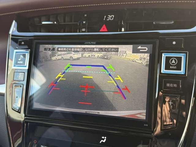 【バックカメラ】駐車時に後方がリアルタイム映像で確認できます。大型商業施設や立体駐車場での駐車時や、夜間のバック時に大活躍！運転スキルに関わらず、今や必須となった装備のひとつです！
