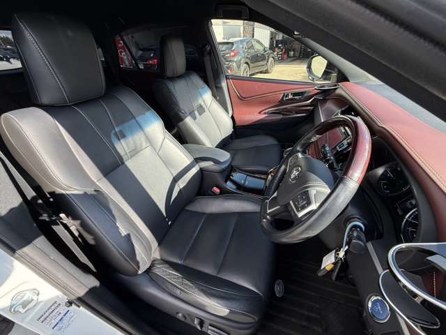 売れているからクルマが足りない。足りないからクルマが欲しい。欲しいから高く下取れる。これがトーサイの秘密。それだけなんです♪